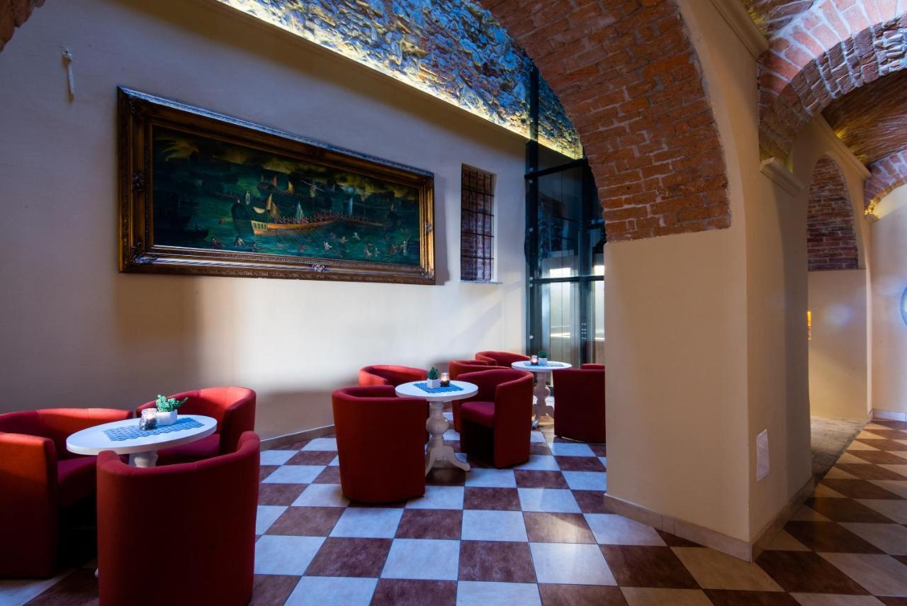 Rynek 7 - Aparthotel 2*