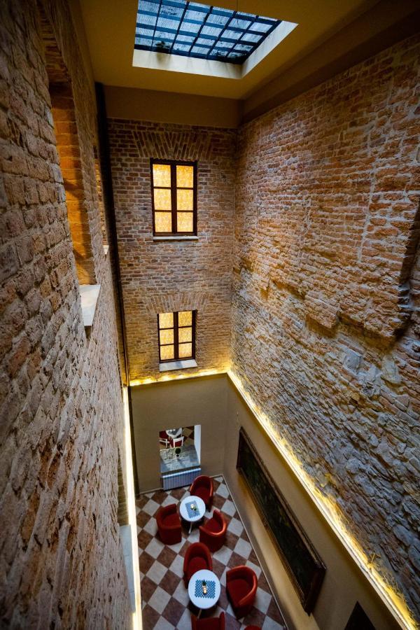 Rynek 7 -